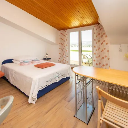 Saric-2 By Interhome Τρογκίρ